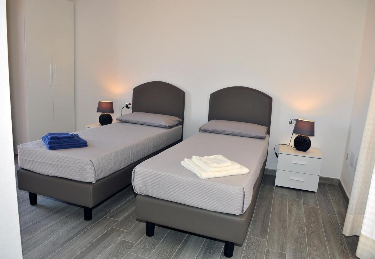 Brezza Di Mare Bed & Breakfast ซาน เตโอโดโร ภายนอก รูปภาพ