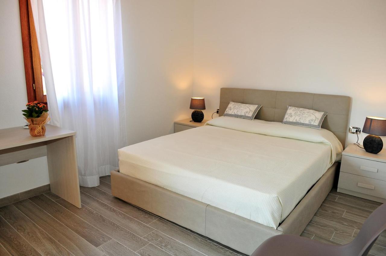 Brezza Di Mare Bed & Breakfast ซาน เตโอโดโร ภายนอก รูปภาพ
